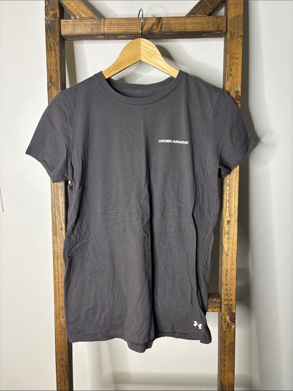 Under Armour Loose Women’s Short Sleeve Tee in Charcoal Size S